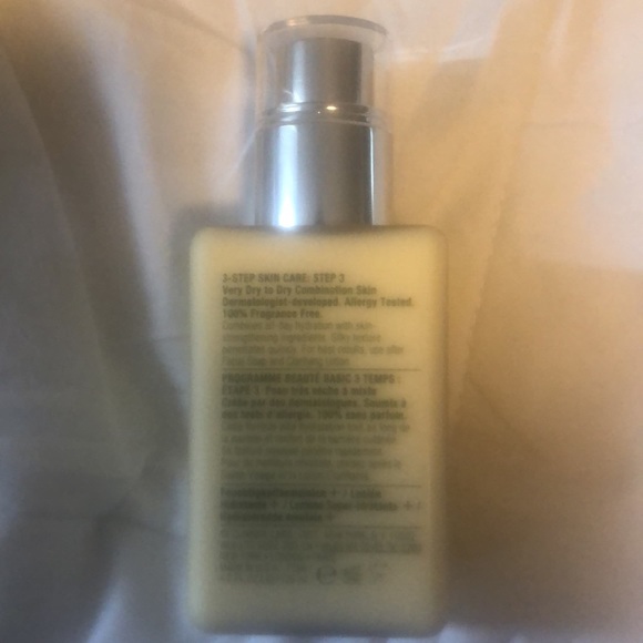 Clinique Dramatically Different Lotion - Picture 7 of 7